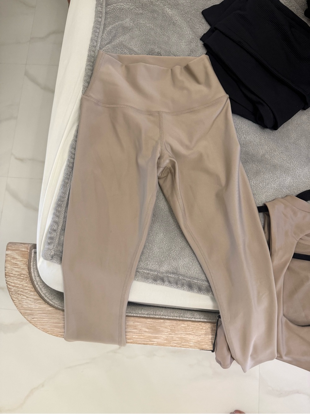 ALO Yoga Neutral Taupe High-Rise Leggings
